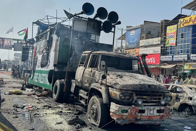 Police Officer Among 5 Killed in Pakistan Protest Clashes