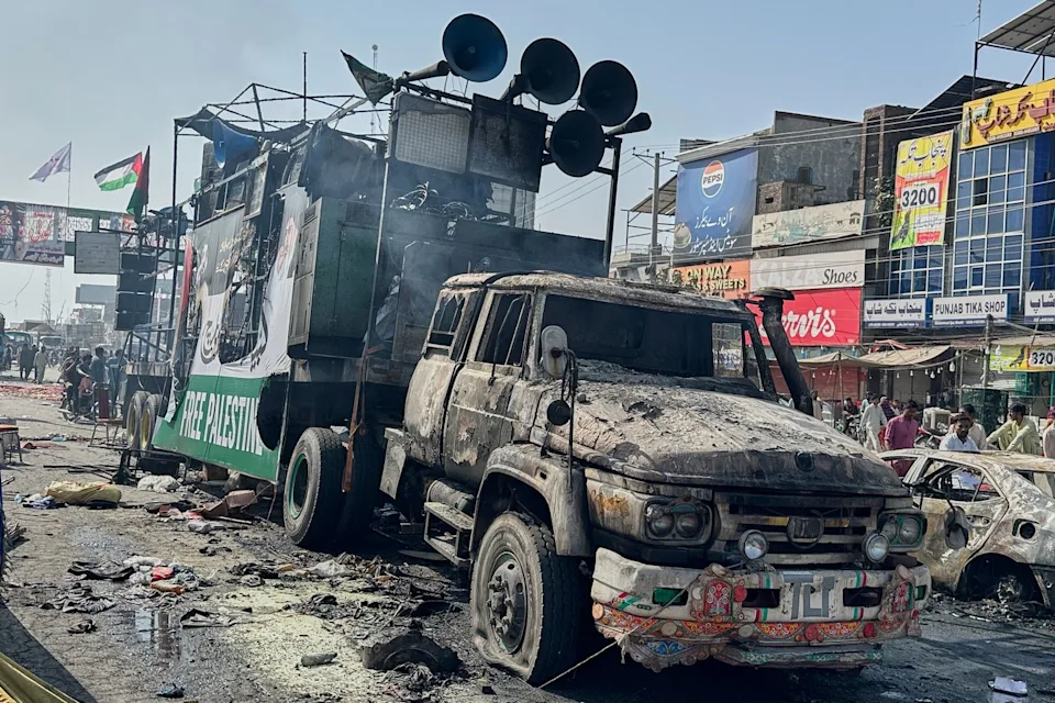 Police Officer Among 5 Killed in Pakistan Protest Clashes