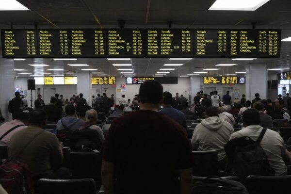 Airlines Cancel International Flights to Venezuela