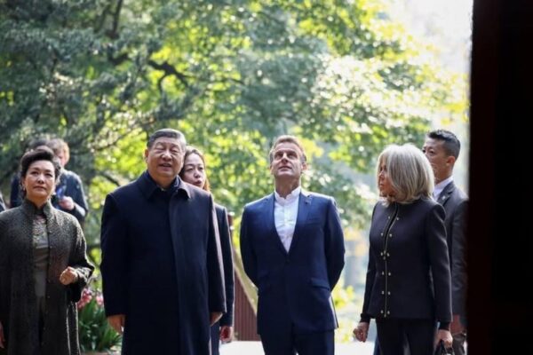 Xi Woos Macron With Sightseeing Trip